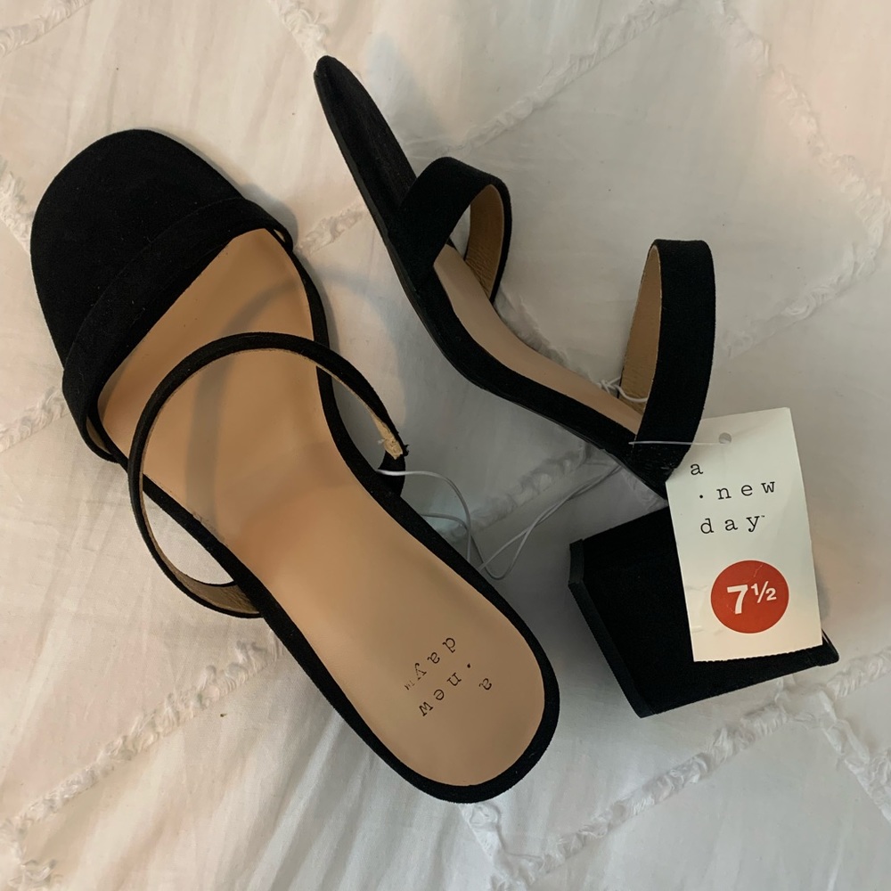 STRAPPY BLOCK HEELS